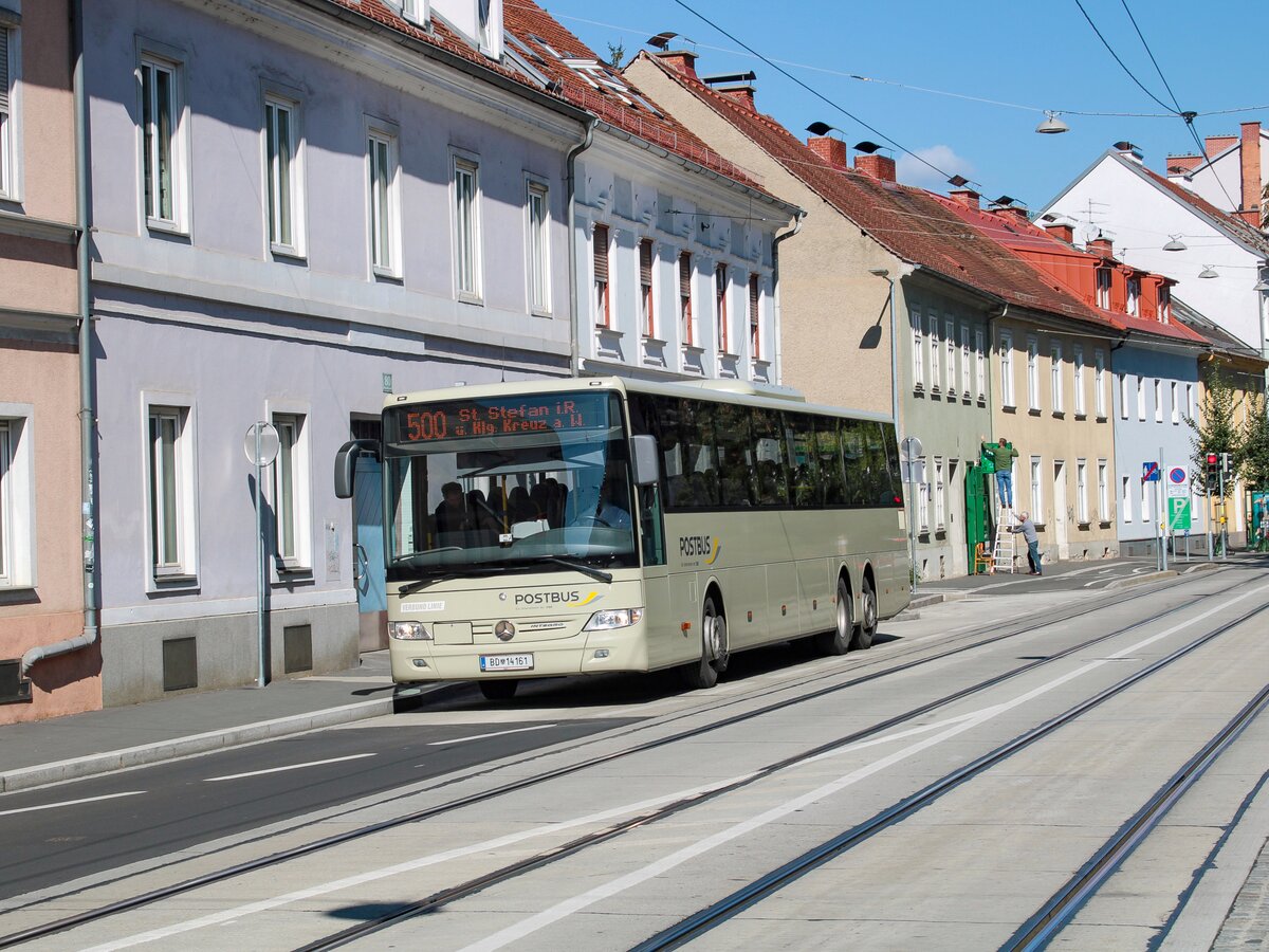 Graz. Am Vormittag des 23.09.2022 war der BD 14161 von Postbus auf der Linie 500 von Graz nach St. Stefan unterwegs. Der Wagen konnte von mir bei der Münzgrabenkirche fotografiert werden.