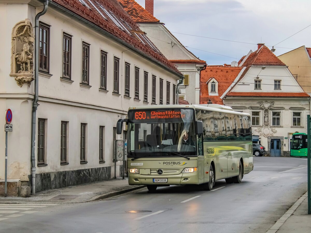Graz. An diesem bewölkten 11.02.2022 war Postbus BD 13038 auf der Linie 650 eingeteilt. Hier ist der Bus am Griesplatz zu sehen.