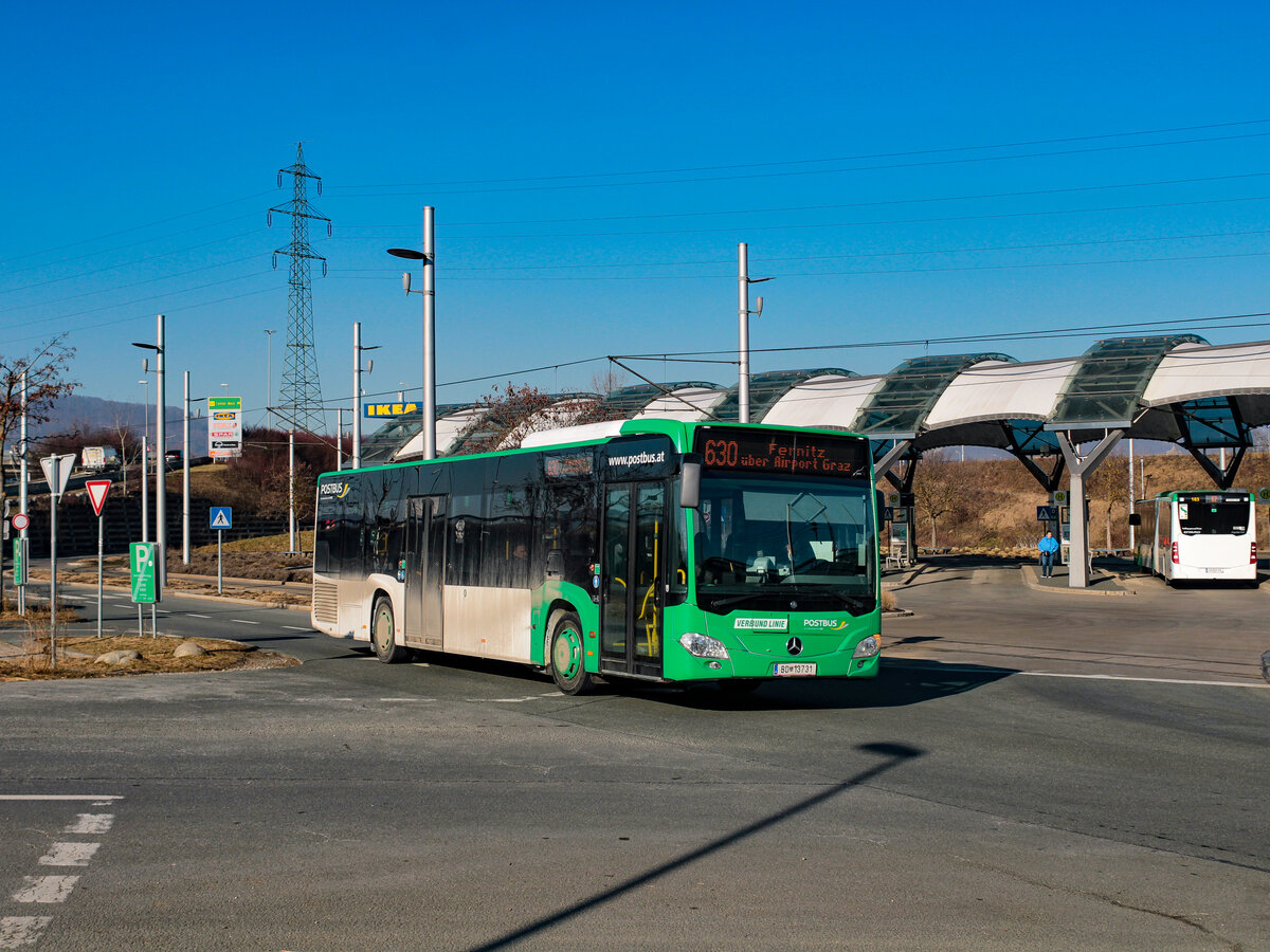Graz. An diesem sonnig-kalten 07.02.2023 wurde der Postbus BD 13731 auf der Linie 630 zwischen Puntigam und Fernitz eingesetzt. Den Wagen konnte ich kur nach der Abfahrt in Graz-Puntigam fotografieren.
