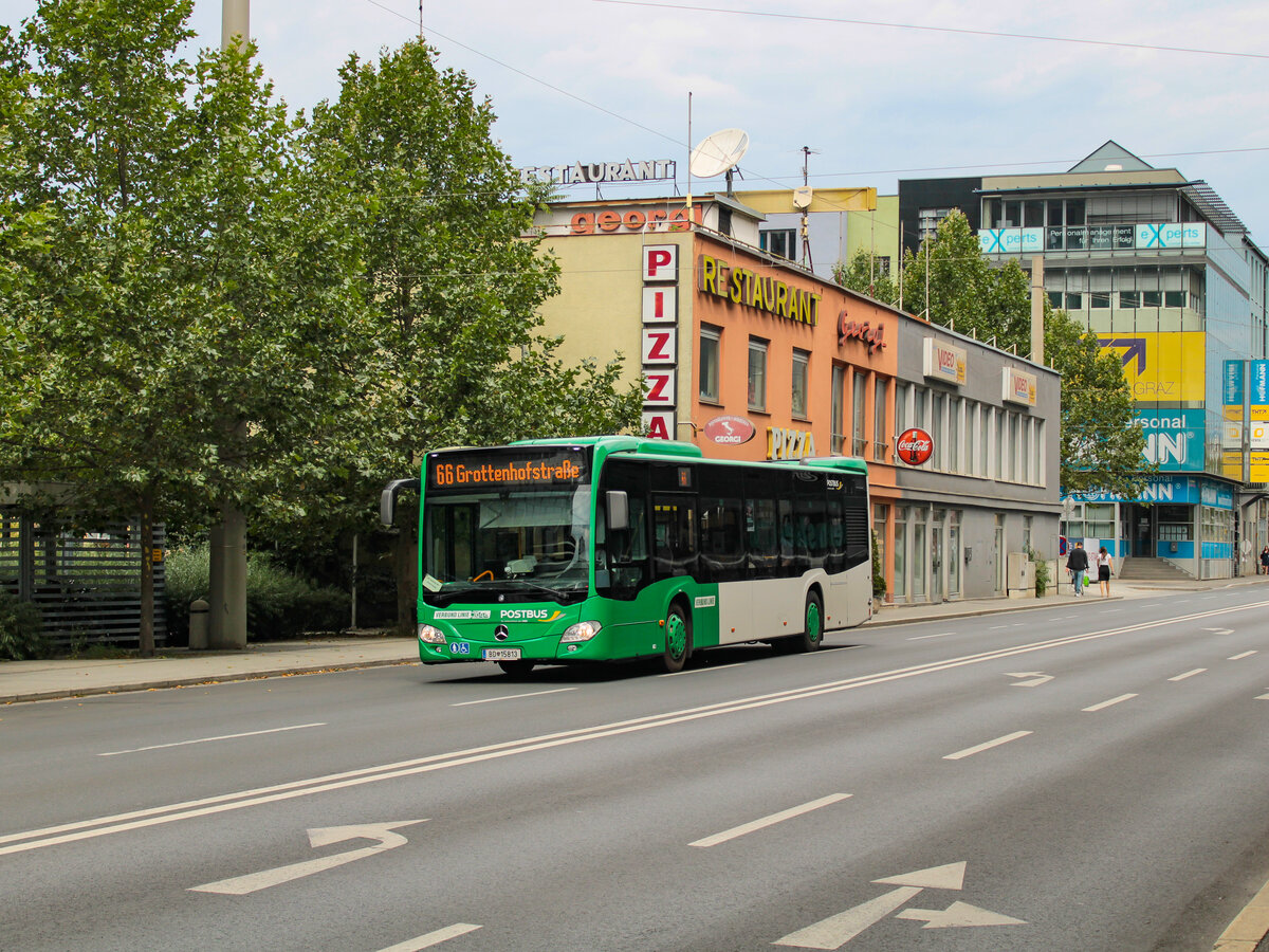 Graz. Aufgrund von Arbeiten an der Fernwärmeleitung in der Fröhlichgasse, muss die Linie 66 in den Sommerferien über die Conrad-von-Hötzendorf Straße umgeleitet werden. Der BD 15813 ist hier beim Gadollaplatz in Fahrtrichtung Grottenhof zu sehen.