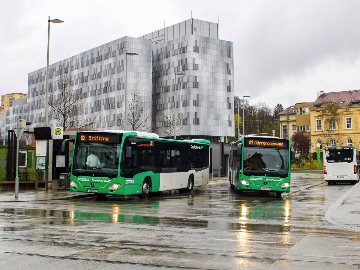 Graz. Baustellenzeit ist Subunternehmerzeit – das gilt zumindest in Graz. Während der Baustellensaison werden die Linien 41. 60 und 82 in Graz von Subunternehmen geführt. Zwei Mercedes-Benz Citaro 2 €6 von Dr. Richard sind hier am Riesplatz zu sehen.