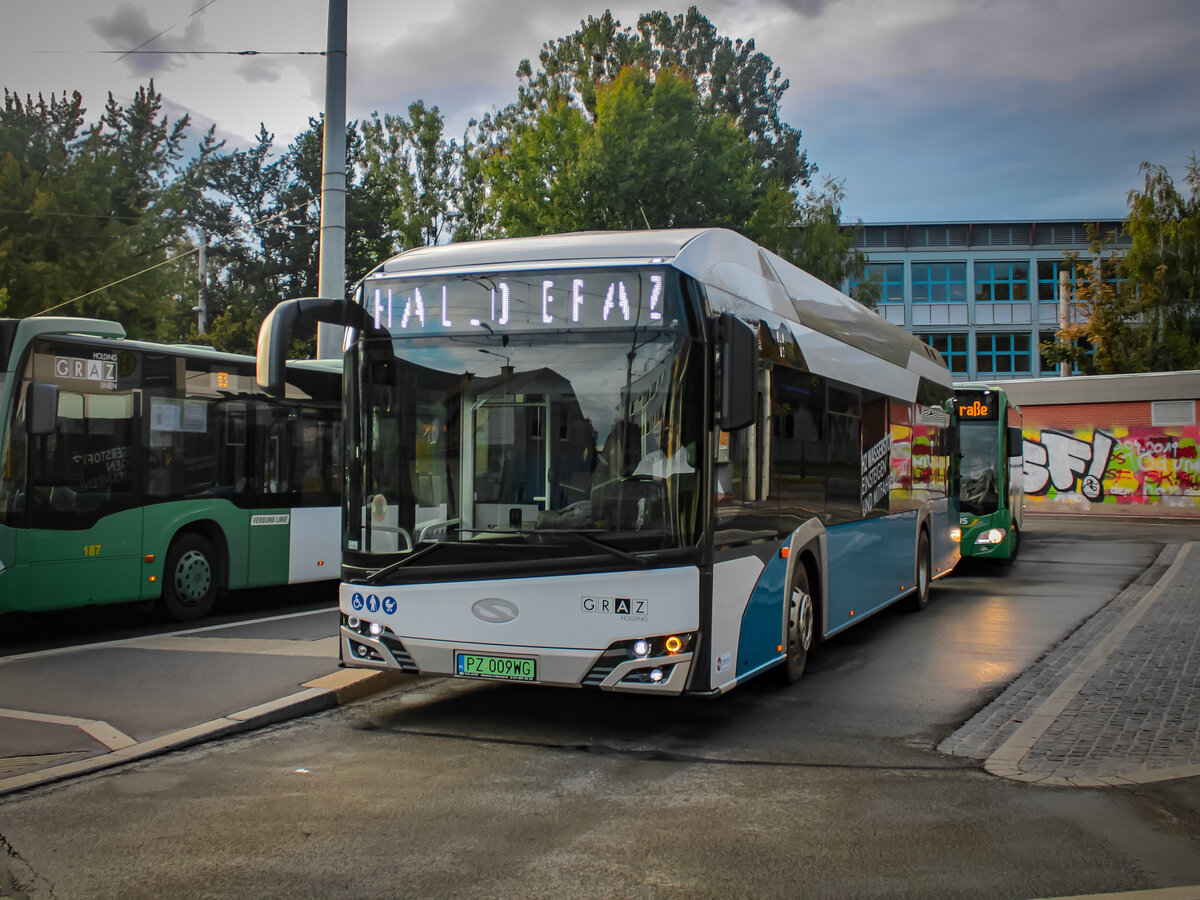 Graz. Bereits im August 2019, testeten die Graz Linien einen Solaris Hydrogen. Genau 2 Jahre später war ein weiterer Bus dieser Type im Testeinsatz. Am 30.08.2021 konnte ich den Testbus beim Schulzentrum St. Peter ablichten.