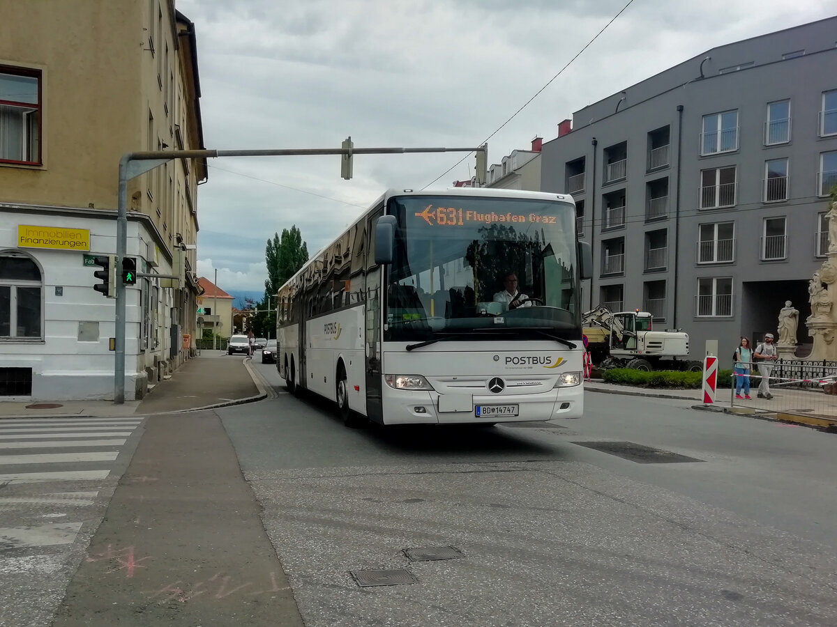 Graz. Bereits historisch ist die ehemalige Grazer Flughafenlinie 631. Am 2.8.2019 konnte ich einen Integro von Postbus auf dieser Linie fotografieren, hier am Karlauplatz.