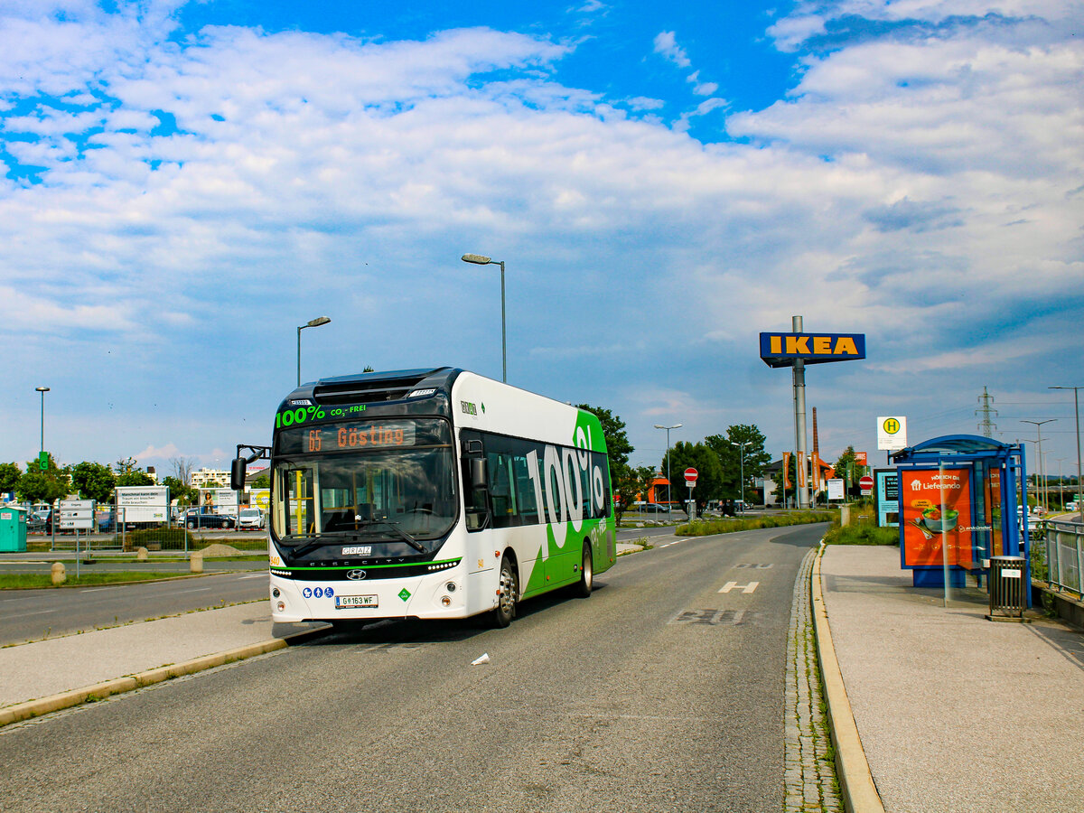 Graz. Das Interesse an alternativen Antriebstechnologien im Planbetrieb ist auch in Graz schon lange angekommen. Nach einem mehrjährigen Elektrobus-Projekt bis ins Jahr 2018/2019, setzten die Graz Linien ab 2023 einen Wasserstoffbus von Hyundai im Liniennetz ein. Am 15.06.2023 war dieser auf der Linie 65 als Zusatzkurs unterwegs, hier beim Grazer IKEA.