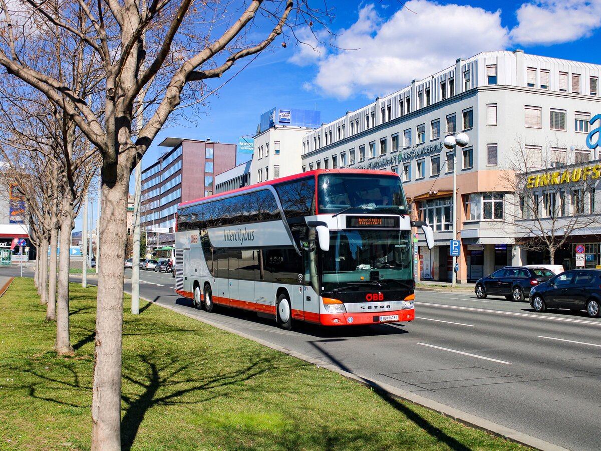 Graz. Der Postbus BD 14751, ein Setra S431DT, ist hier als Intercitybus nach Klagenfurt unterwegs. Das Foto entsand kurz nach der Abfahrt beim Grazer Hauptbahnhof am Bahnofsgürtel.