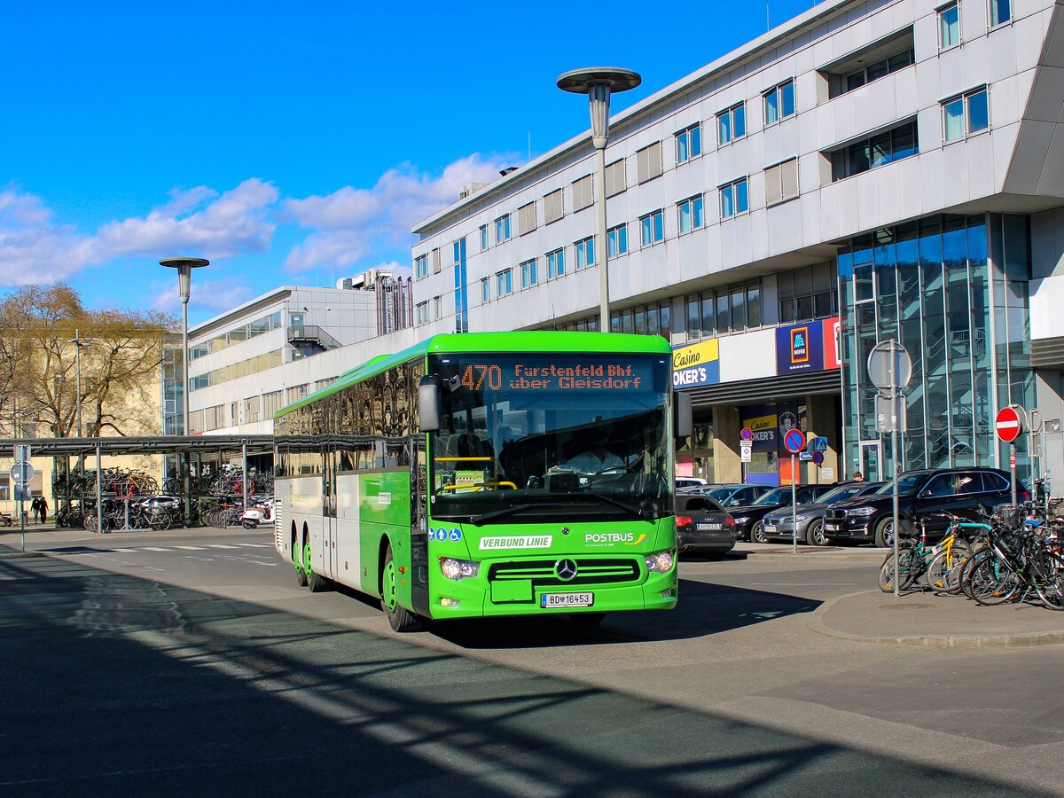 Graz. Der Postbus BD 16453 macht sich hier am 11.03.2023 auf den Weg vom Grazer Hauptbahnhof als Linie 470 nach Fürstenfeld.
