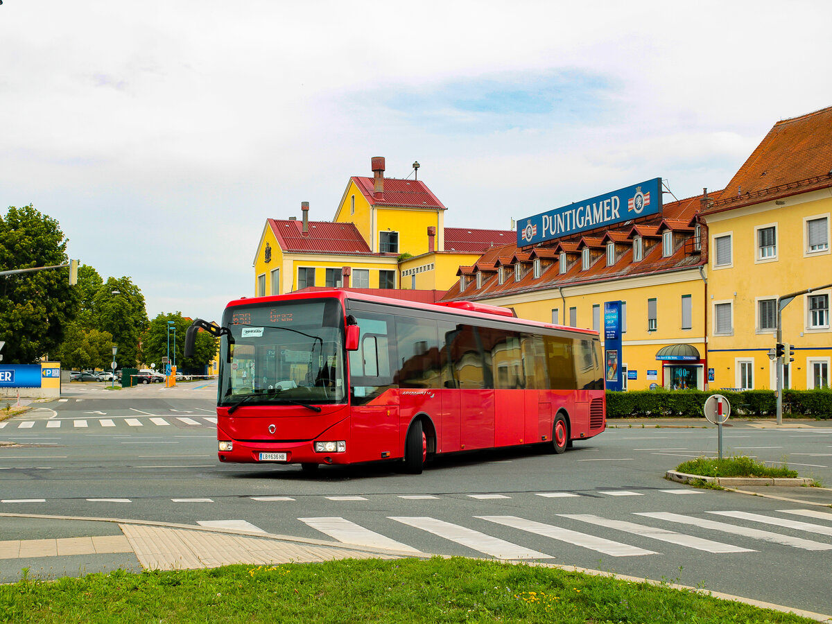 Graz. Der Weiss LB 636 HB ist hier am 24.07.2023 als Linie 630 vor dem Brauhaus Puntigam zu sehen.