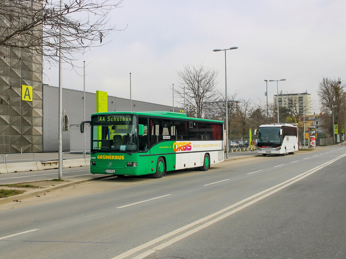 Graz. Die Firma Grünerbus aus dem Süden von Graz ist noch im Besitz eines Mercedes-Benz Integro H. Der Bus stand am 23.03.2023 am Busparkplatz Fröhlichgasse.