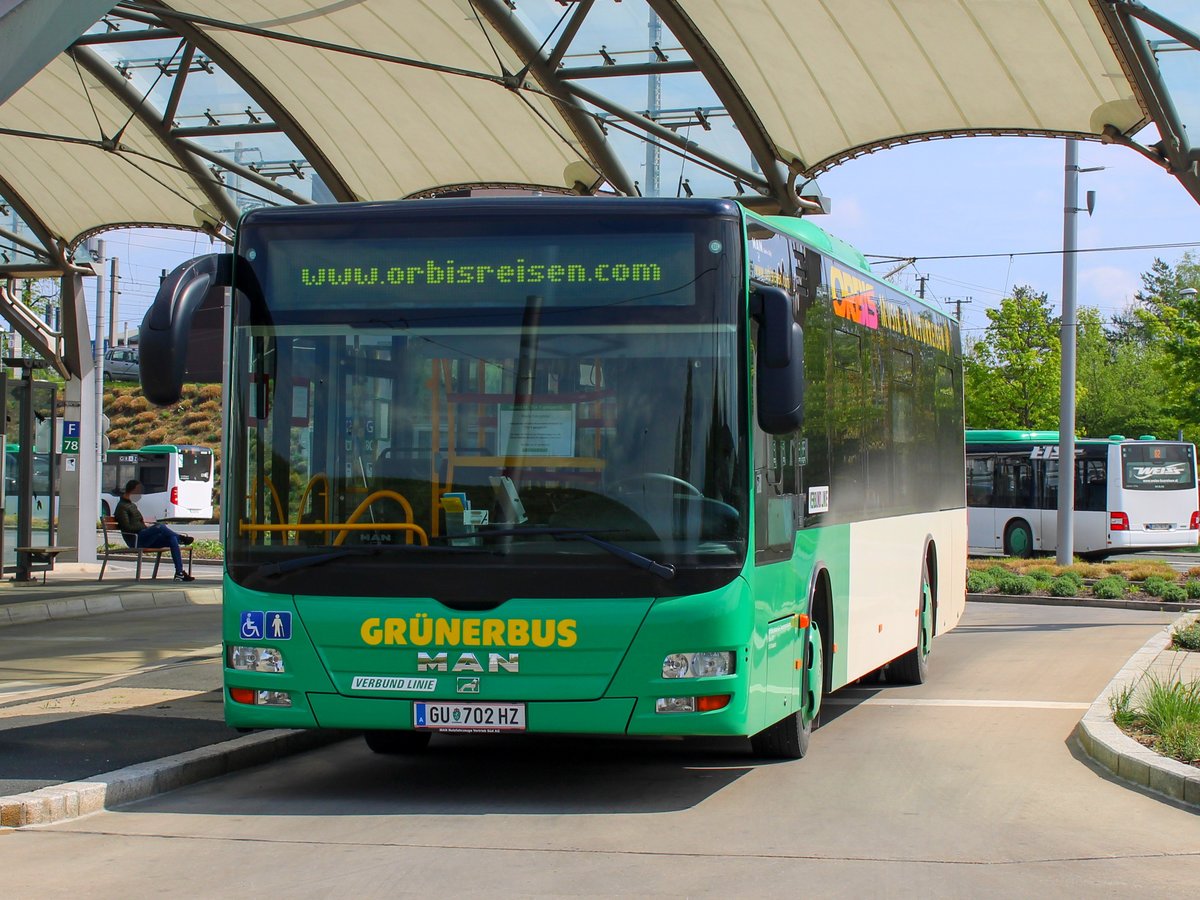 Graz. Dieser MAN Lion's City von Grünerbus wartete am 20.04.2020 auf seinen nächsten Einsatz im Busbahnhof Puntigam. 