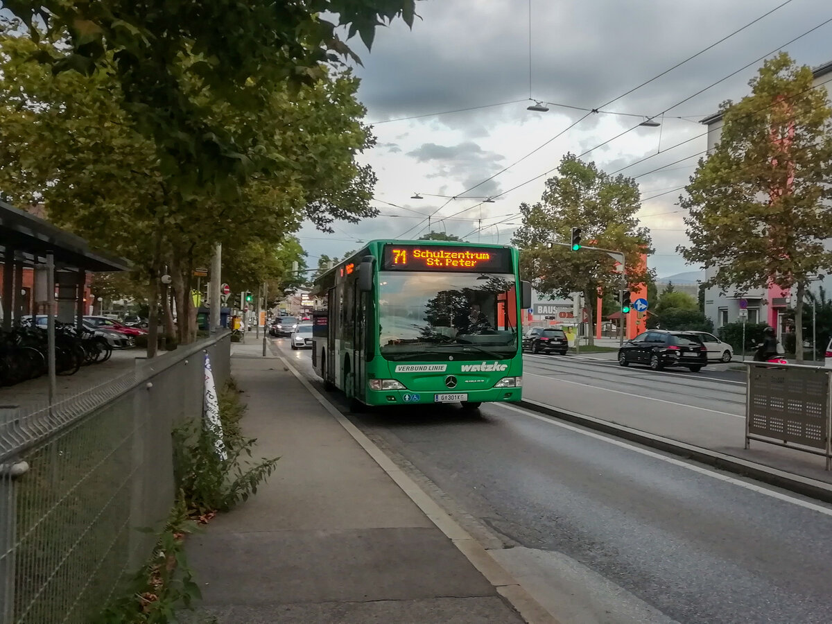 Graz. Ein bereits zweifach historisches Foto: Nachdem im September 2019 die Grazer Linie 71 eingestellt wurde, wurden wenige Monate später auch die Citaro 1 K Facelift von Watzke (Dr. Richard) ausgemustert. Das Foto entstand an einem der letzten Betriebstage der Linie 71, am 5.9.2019 bei der Ausfahrt des Grazer Ostbahnhofs.