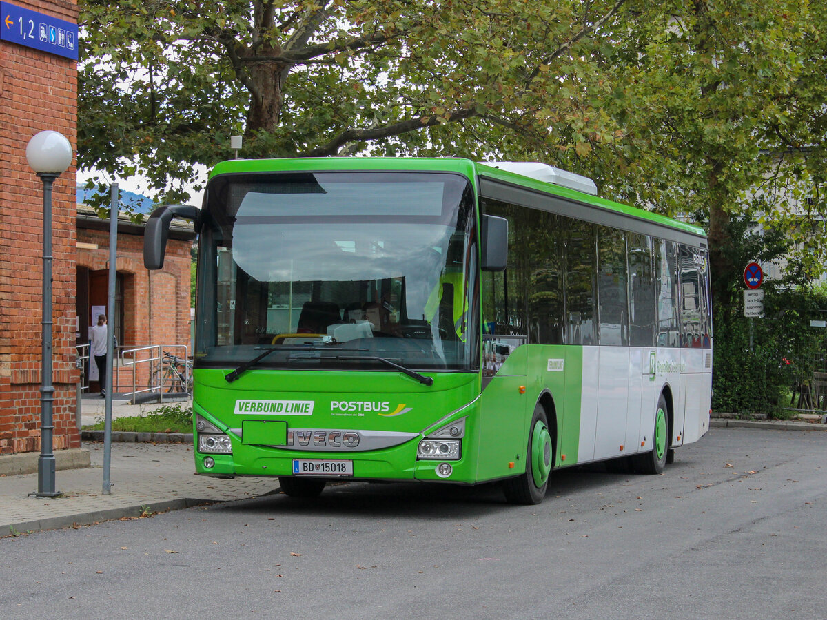 Graz. Ein Iveco Crossway LE von Postbus ist hier am 07.09.2020 abgestellt vor dem Grazer Ostbahnhof.