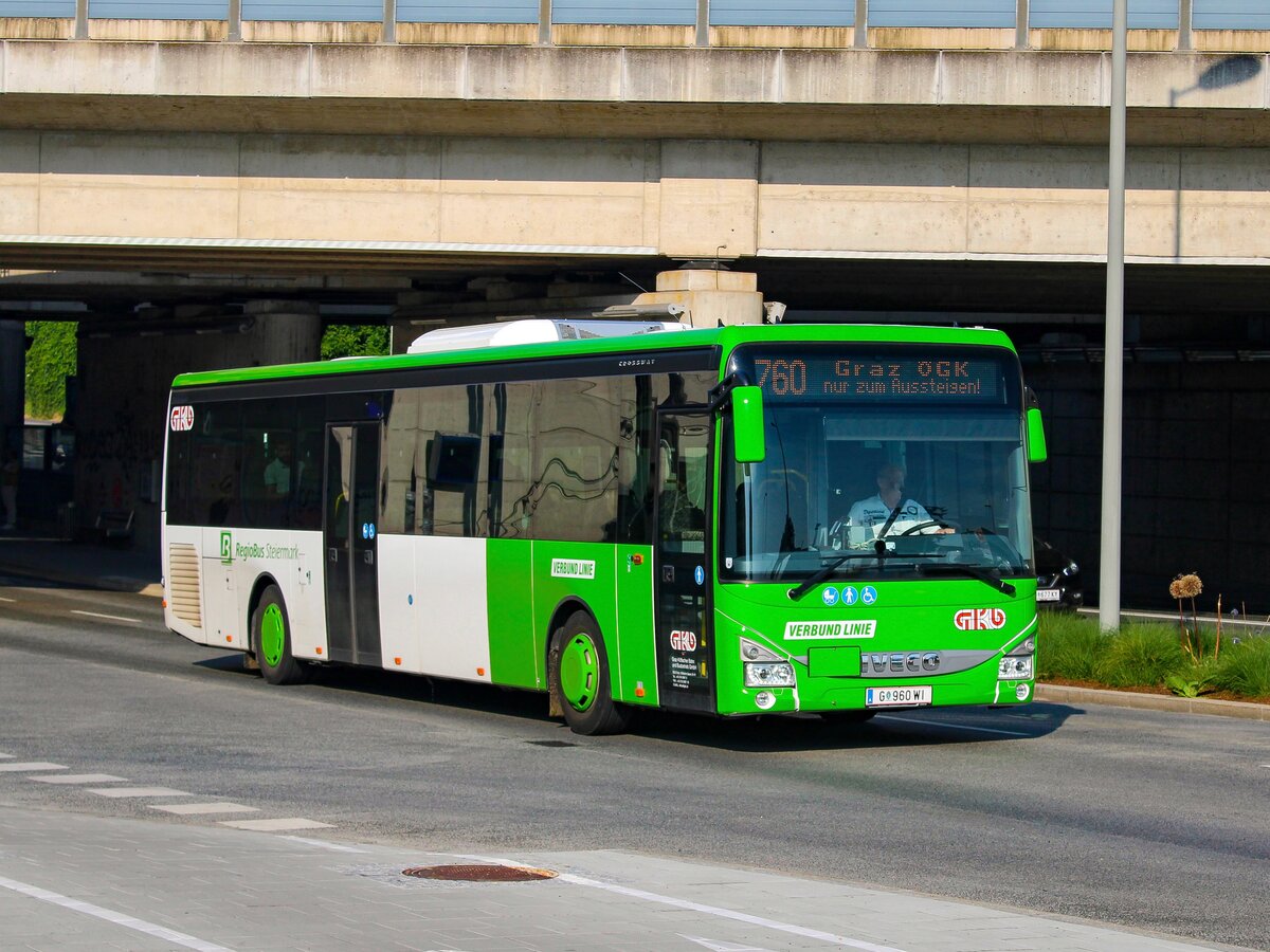 Graz. Ein Iveco Crossway LE line der GKB ist hier am 20.06.2023 als Linie 760 in Graz Don Bosco zu sehen.