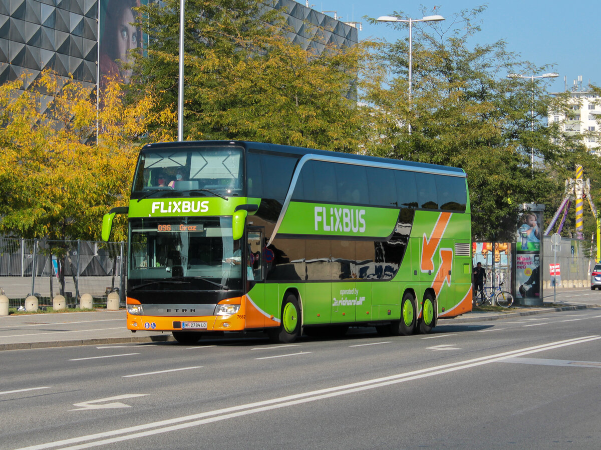 Graz. Ein Setra S 431 DT von Flixbus ist hier am 26.09.2021 in der Fröhlichgasse zu sehen.