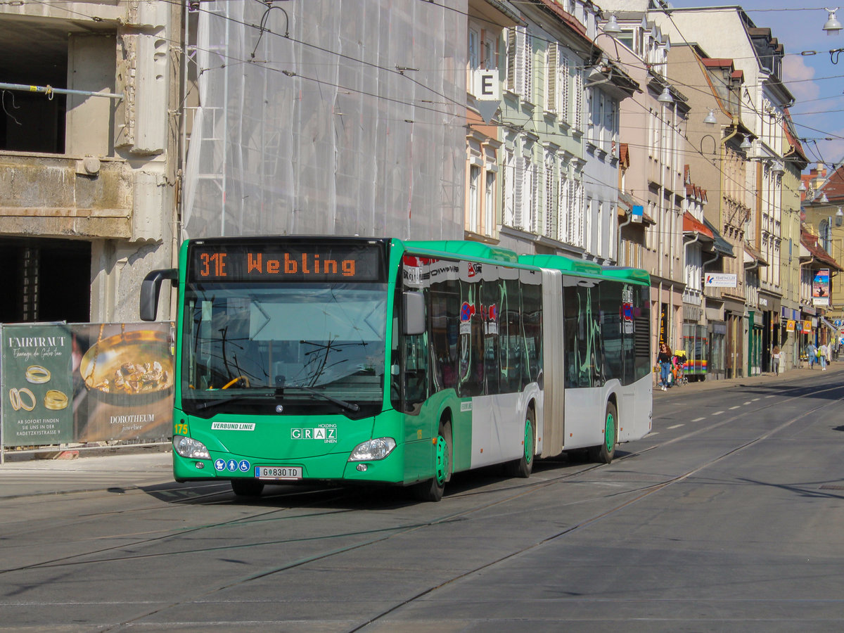 Graz. Graz Linien Wagen 175 war am 27.03.2021 als Linie 31E unterwegs, hier am Jakominiplatz.