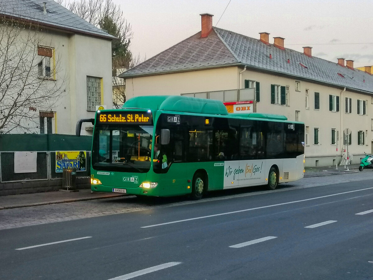 Graz. Im Jahr 2019 Busmängel bei der ÖBB Postbus AG. Der schon ausgemusterte Erdgasbus von den Graz Linien ist hier als Ersatzbus am 07.09.2019 bei der Haltestelle Fliedergasse zu sehen.