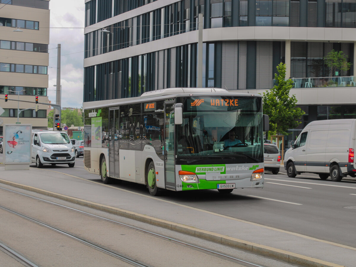 Graz. Lange wird es sie nicht mehr geben: Die Setra S 415 NF bei Watzke. Am 4.8.2021 konnte ich einen dieser Busse vor der Grazer Messe fotografieren.
