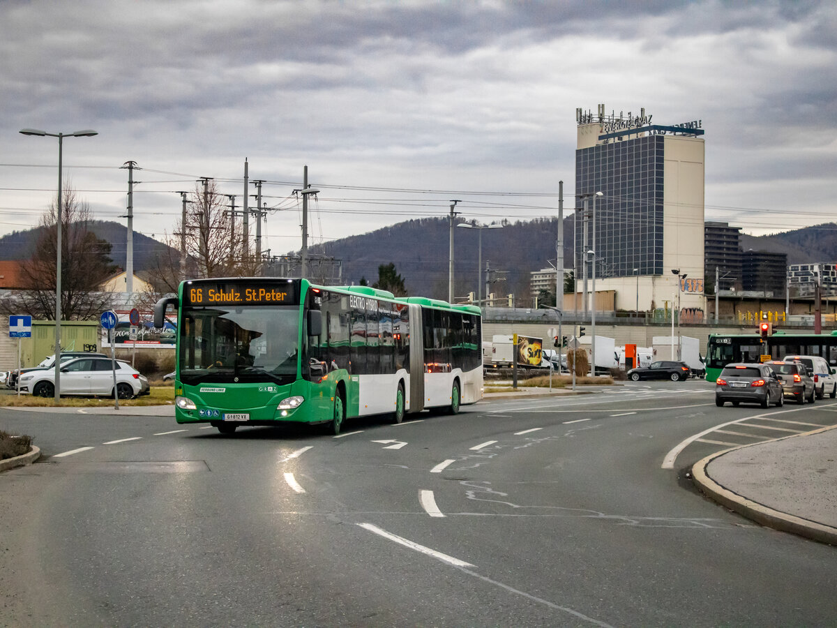 Graz. Mit 08.01.2024, wurde die Linie 66 teilweise auf Gelenkbusse umgestellt. Das Foto zeigt Wagen 186 auf seiner Premierefahrt in Don Bosco.
