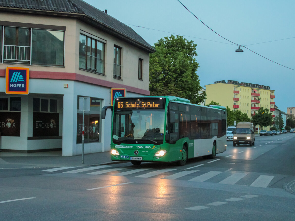 Graz. Postbus BD 15815 ist hier am 10.05.2021 in der Schönaugasse zu sehen.