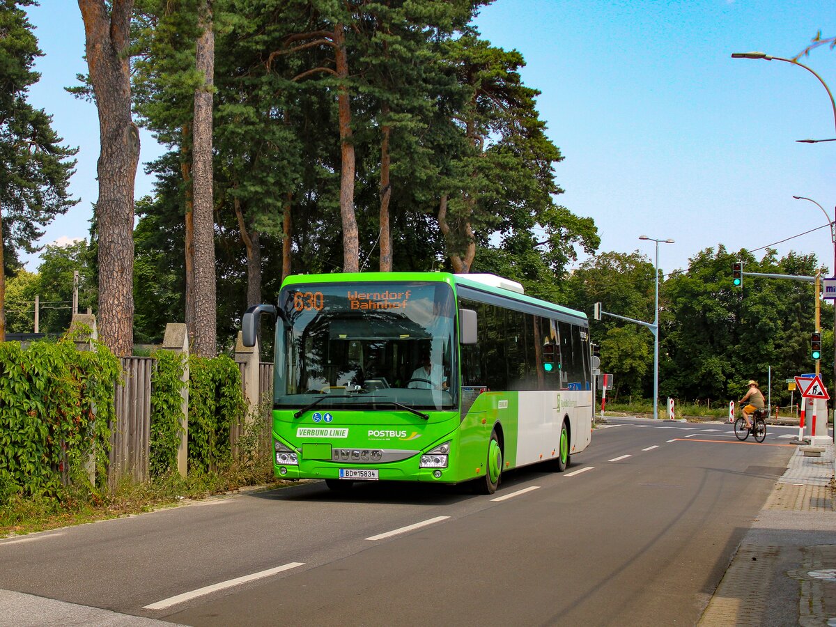 Graz. Postbus BD 15834 ist hier an seinem ersten Arbeitstag am 09.07.2023 auf der Linie 630 zu sehen, kurz nach der Abfahrt am Zentralfriedhof.