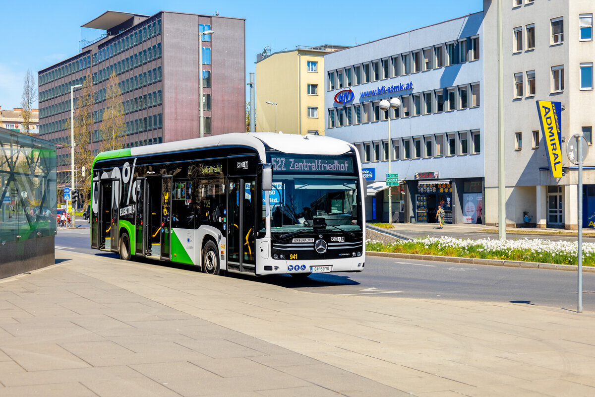 Graz. Seit Anfang 2026 setzen die Graz Linien eCitaro im Fahrgasteinsatz ein. Am 5. April 2026 ist ein solcher auf der Linie 52Z eingeteilt, hier vor dem Grazer Hauptbahnhof.