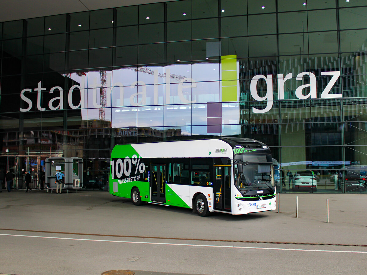 Graz. Seit Juni 2022 sind die Graz Linien im Besitz eines Hyundai ELEC CITY Fuel Cell. Im Zuge der Automesse  MotionExpo 2023  wurde der Bus der Öffentlichkeit Präsentiert, hier am 10.03.2023 vor der Grazer Stadthalle.