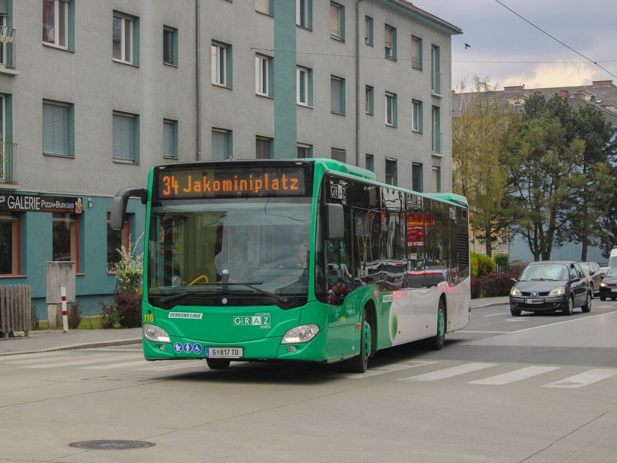 Graz. Wagen 116 der Graz Linien war am 18.04.2021 auf der Linie 34 unterwegs, hier in der Fröhlichgasse.