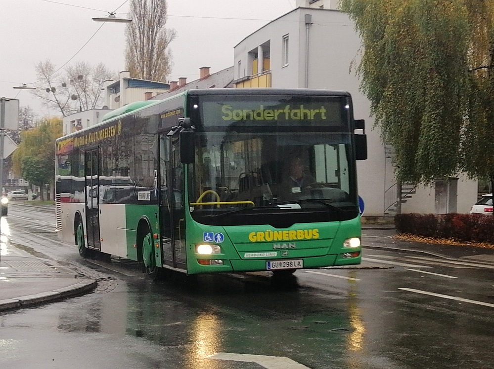 Graz. Wagen 12 von Grünerbus diente am
20.11.2019 als Schulbus für eine Schulklasse. 