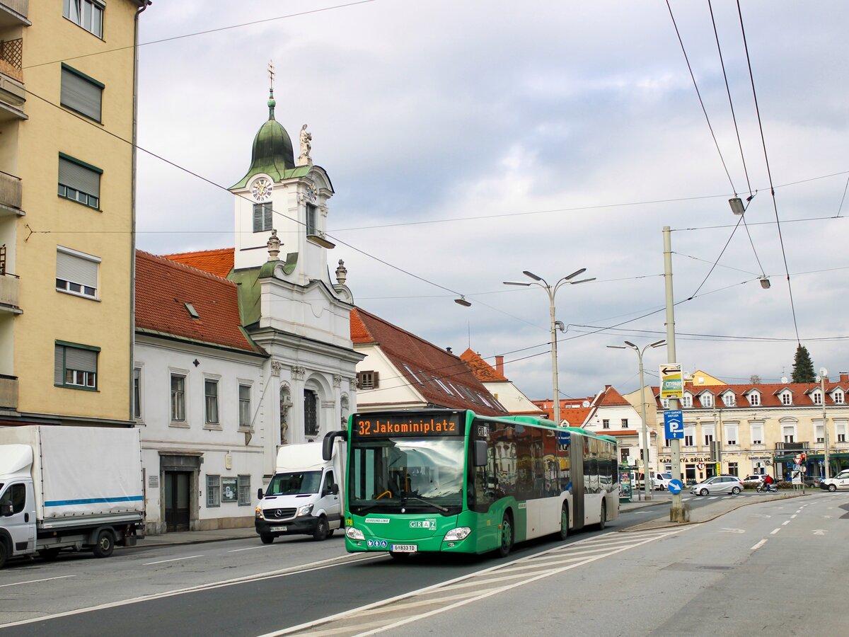 Graz. Wagen 178 der Graz Linien war am Vormittag des 03.11.2022 auf der Linie 32 unterwegs, hier kurz vor der Abfahrt bei der Haltestelle Griesplatz.