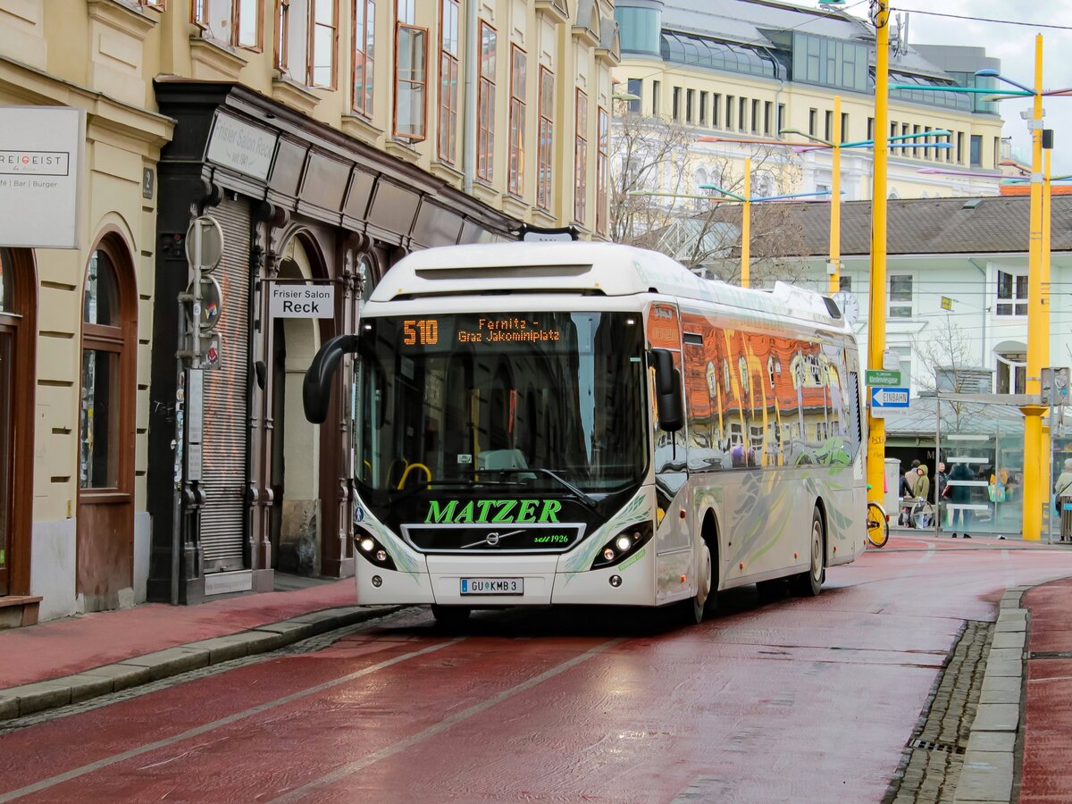 Graz. Wagen 3 von Matzer ist hier am 25.03.2023 soeben als Linie 510 vom Jakominiplatz nach Fernitz abgefahren.