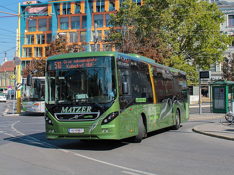 Graz. Wagen 7 der Verkehrsbetriebe Matzer konnte ich im Sommer 2021 am Jakominiplatz ablichten. 
