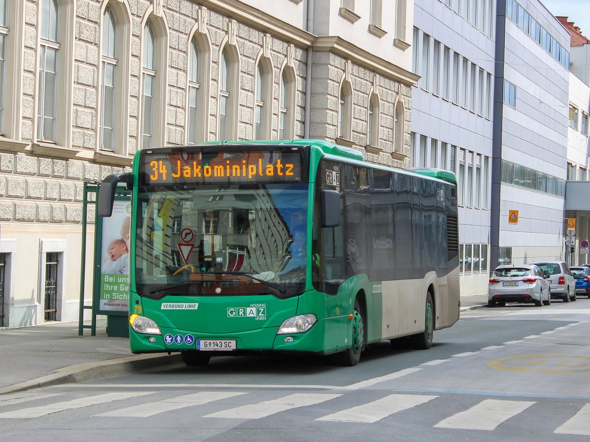 Graz. Wagen 79 der Graz Linien erreicht hier am 22.03.2021 als Linie 34 die Haltestelle Grazbachgasse.