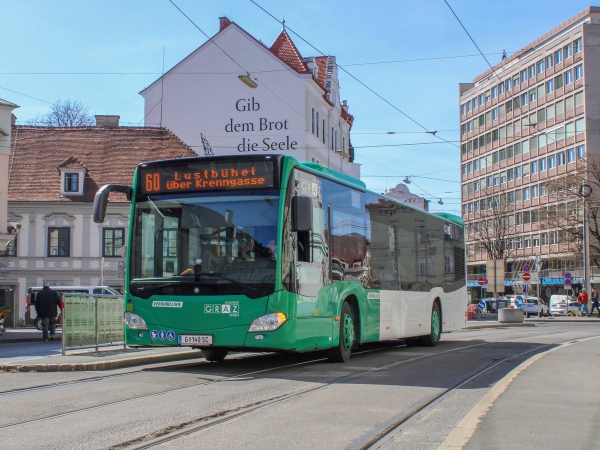 Graz. Wegen Bauarbeiten in der Krenngasse, wird die Linie 3 in den Osterferien bis zum Jakominiplatz gekürzt. Am 29.03.2021 steht Wagen 107 als Linie 60 am Dietrichsteinplatz in Fahrtrichtung Lustbühel.