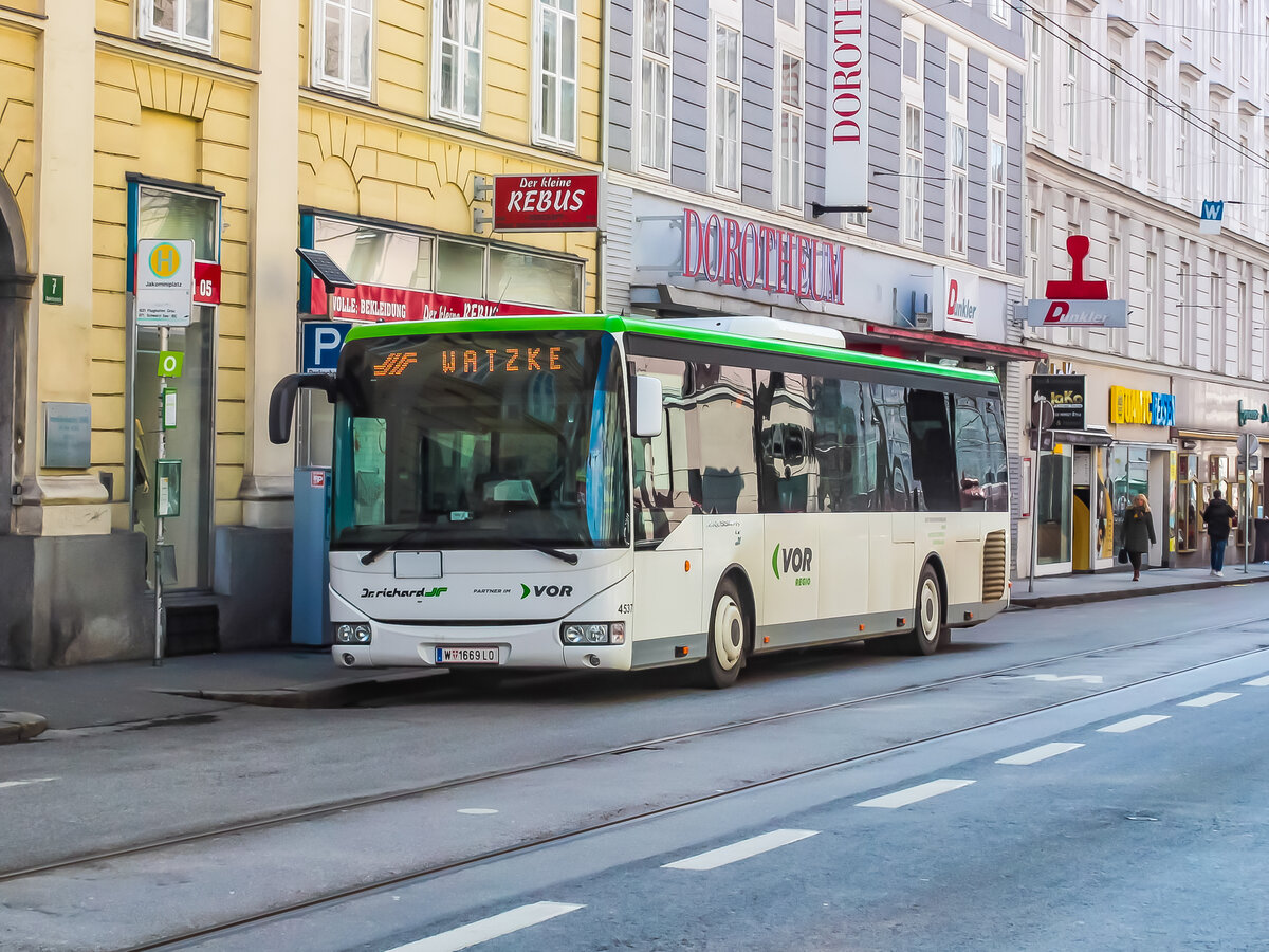 Graz. Zu Zeiten des Busunternehmens Watzke, welche nicht lange her sind, konnte ich W4537 abgestellt in der Radetzkystraße fotografieren. Das Foto entstand am 4. April 2022.