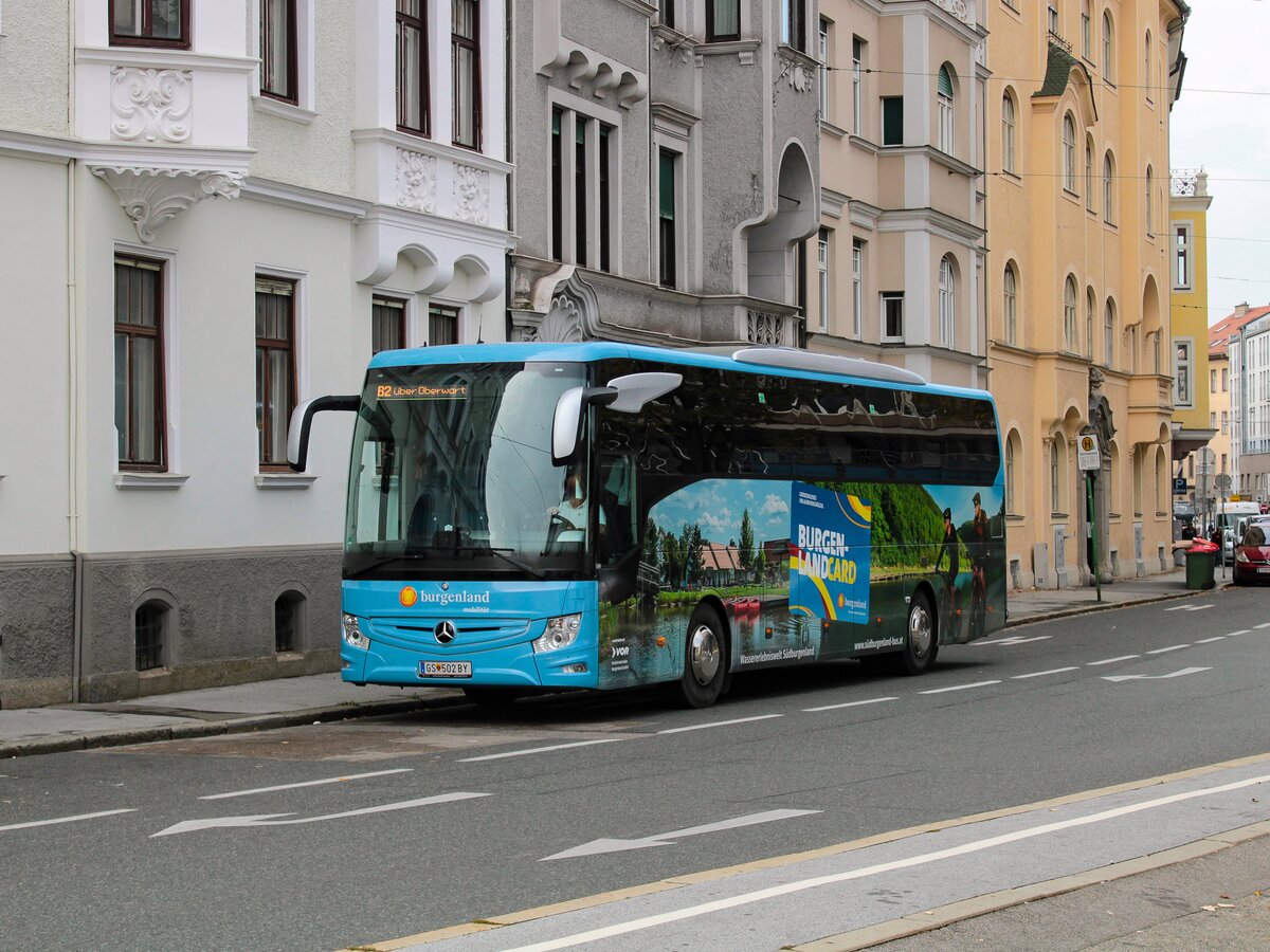 Graz. Zum fixen Bestandteil der Verkehrsbetriebe Burgenland (auch bekannt als Südburgenlandbus) gehören seit Herbst 2021 einige wenige Mercedes-Benz Tourismo. Einen davon konnte ich am Vormittag des 24.10.2022 als Linie B2 nach Oberschützen fotografieren.
