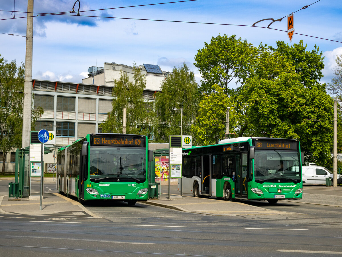 Graz. Zwei Citaro 2 treffen sich hier am 22.04.2024 in der Schleife Graz Schulzentrum St. Peter.