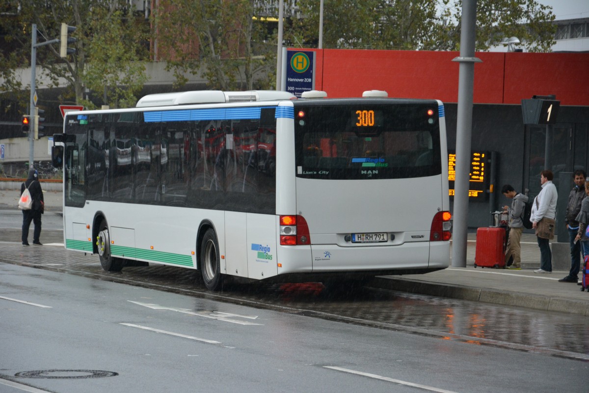 H-RH 791 (MAN Lion's City Ü) auf der Linie 300. Aufgenommen am 07.10.2014 Hannover ZOB.
