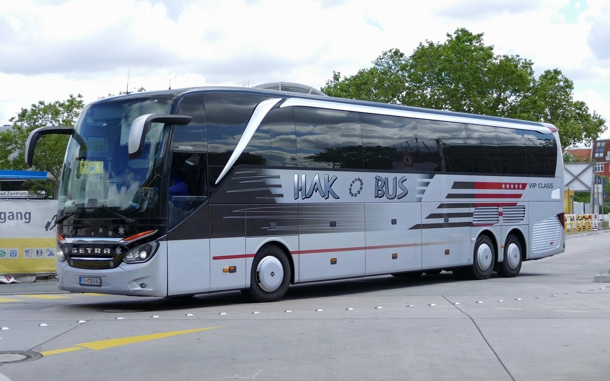 HAK BUS_ Setra S 517 HDH, '3369AF'. Berlin im Juli 2020.