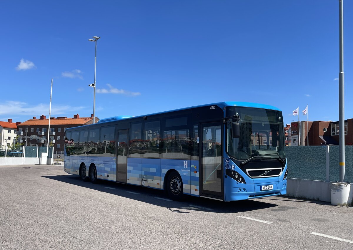 Hallandstrafiken / Nobina,  Halmstad. Volvo 8900 LLE (Nr. 4285) in Halmstad C Resecentrum. (22.6.2026)