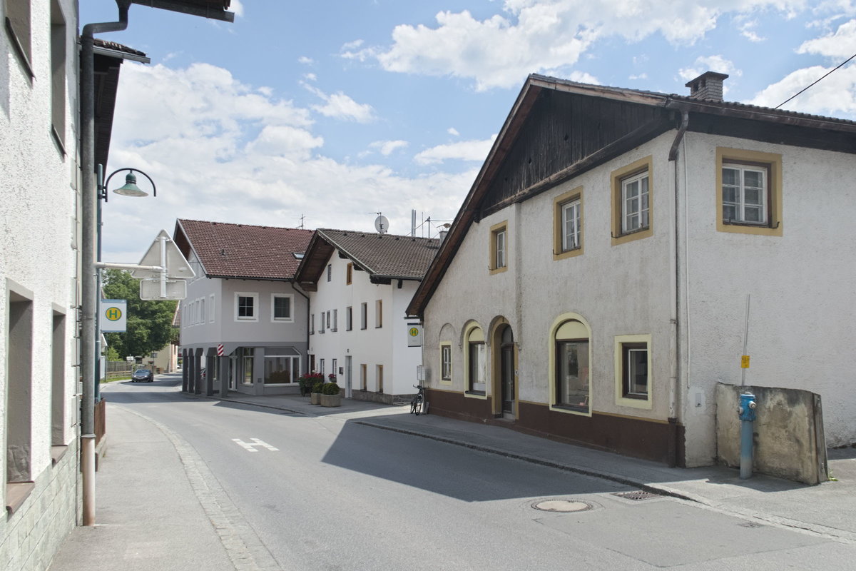 Haltestelle Inzing Sparkasse (beidseitig). Aufgenommen 25.6.2020.