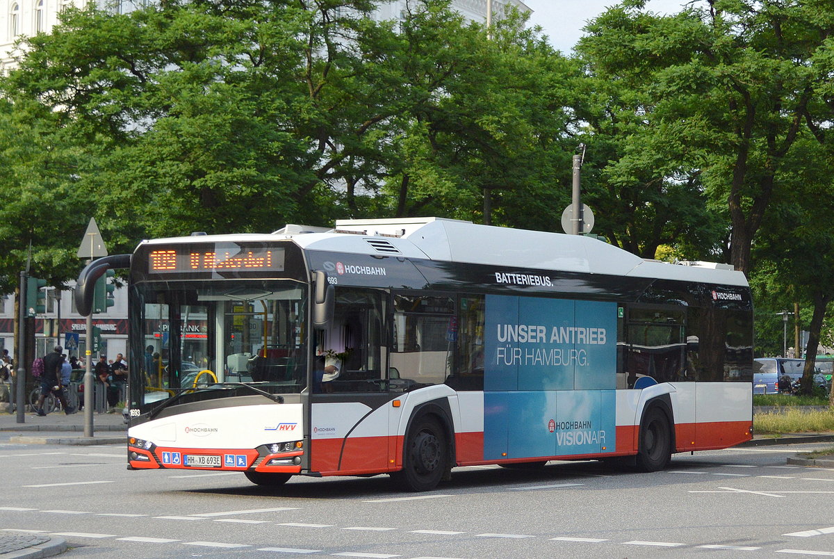Hamburger Hochbahn AG (HHA) mit Solaris Urbino 12 electric (Bj.2016) Wagen 1693 Linie 109 Nähe Hamburg ZOB am 18.06.19 