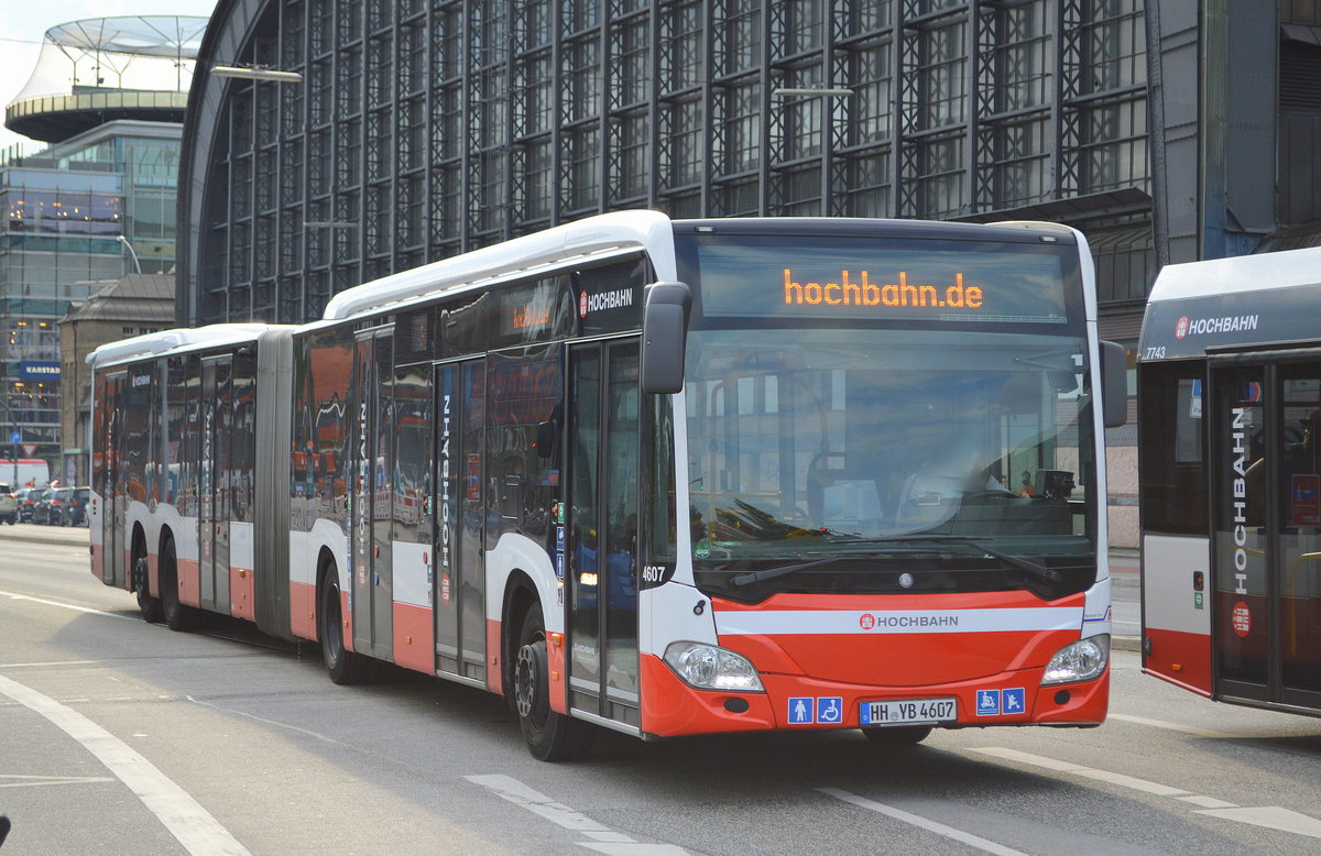 Hamburger Hochbahn AG (HHA) mit MB CapaCity L (Bj. 2016) Wagen 4607 am 18.06.19 Hamburg Hbf.
