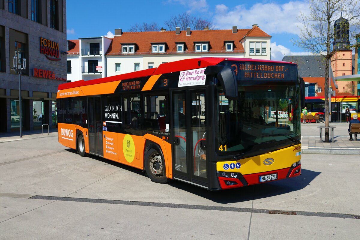 Hanauer Straßenbahn Solaris Urbino 12 Mild Hybrid Wagen 41 am 14.04.23 in Hanau Freiheitsplatz