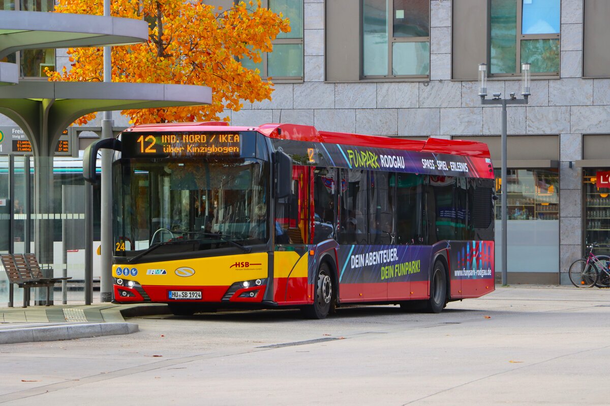 Hanauer Stra�enbahn Solaris Urbino 12 Wagen 24 am 24.10.26 in Hanau Freiheitsplatz 