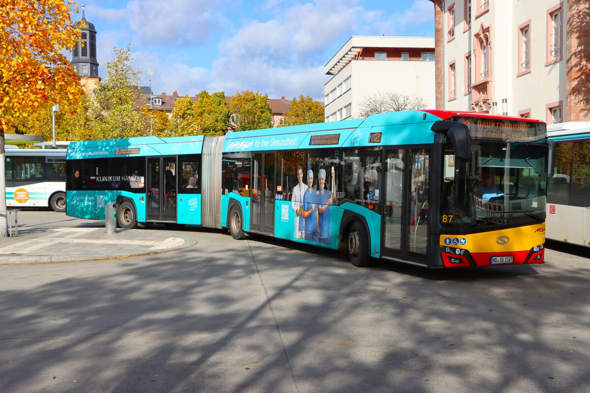 Hanauer Stra�enbahn Solaris Urbino 18 Wagen 87 am 24.10.26 in Hanau Freiheitsplatz 