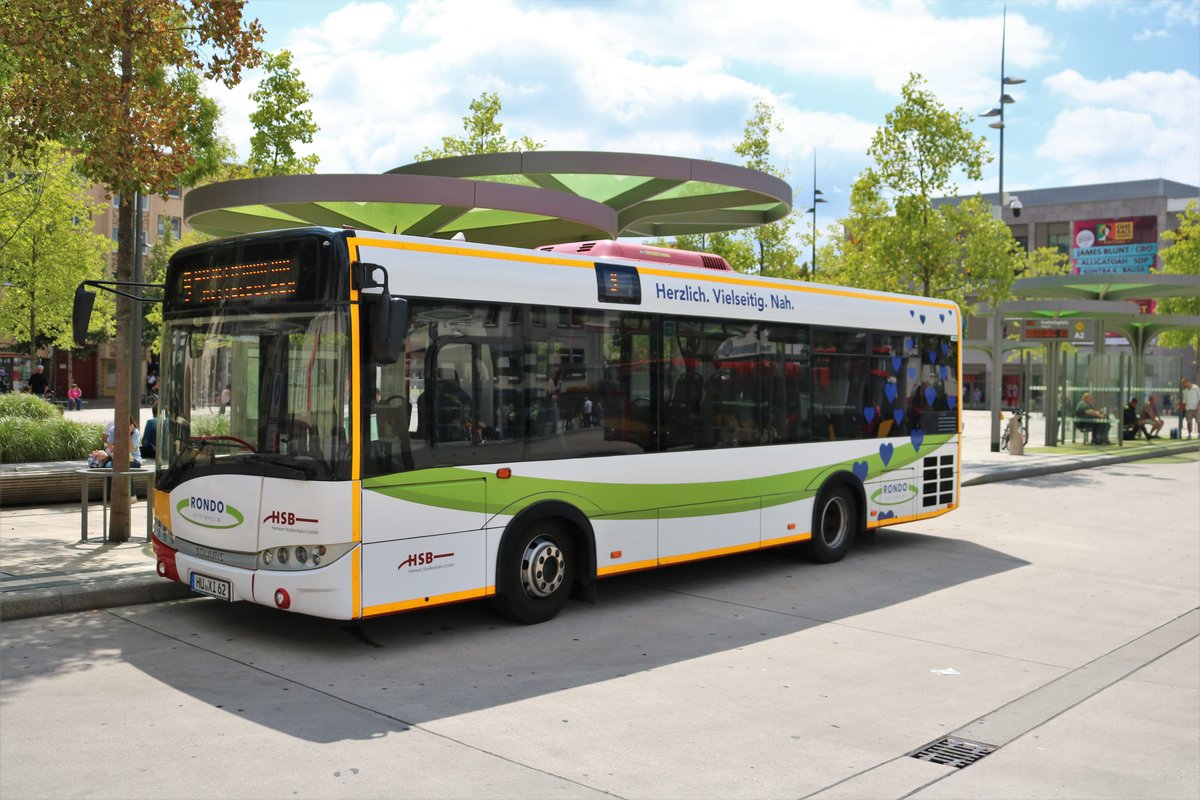 Hanauer Straßenbahn Solaris Urbino 8,9 Wagen 62 am 12.07.18 in Hanau Freiheitsplatz
