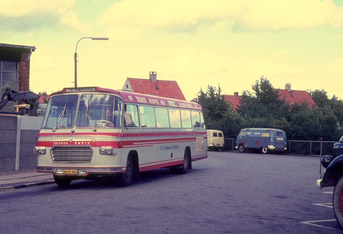 H.C. Stehansens Rutebiler Buslinie 176 (Scania Vabis B 5658/J. Ørum Petersen 1967 - AD 92.445) Søborghus (Endstelle) am 6. September 1970.