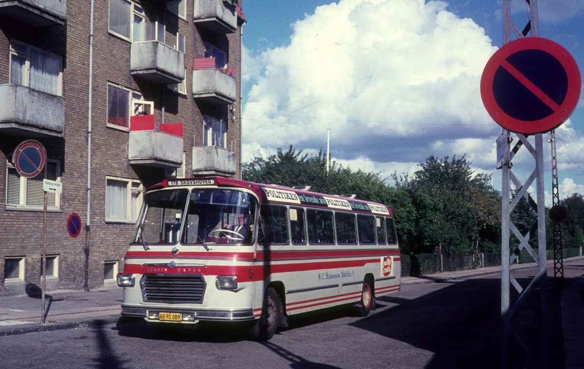 H.C. Stephansens Rutebiler Buslinie 178 (Scania Vabis B 5653 /J. Ørum Petersen 1966 - AB 90.089) Vangede, Bækkebo am 6. September 1970.