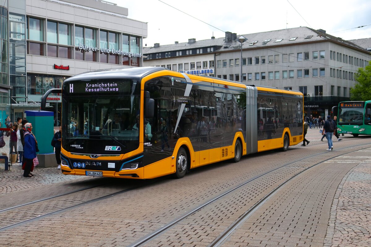 HEAG mobilo MAN Lions City E Wagen 432 am 04.05.24 in Darmstadt Innenstadt