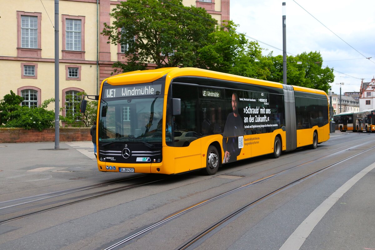 HEAG mobilo Mercedes Benz eCitaro G Wagen 425 am 04.05.24 in Darmstadt Innenstadt