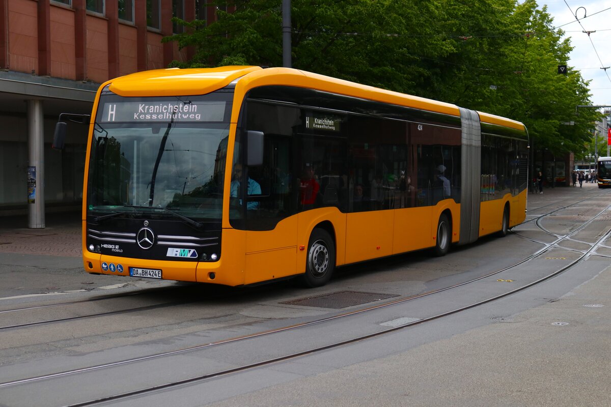 HEAG mobilo Mercedes Benz eCitaro G Wagen 421 am 04.05.24 in Darmstadt Innenstadt